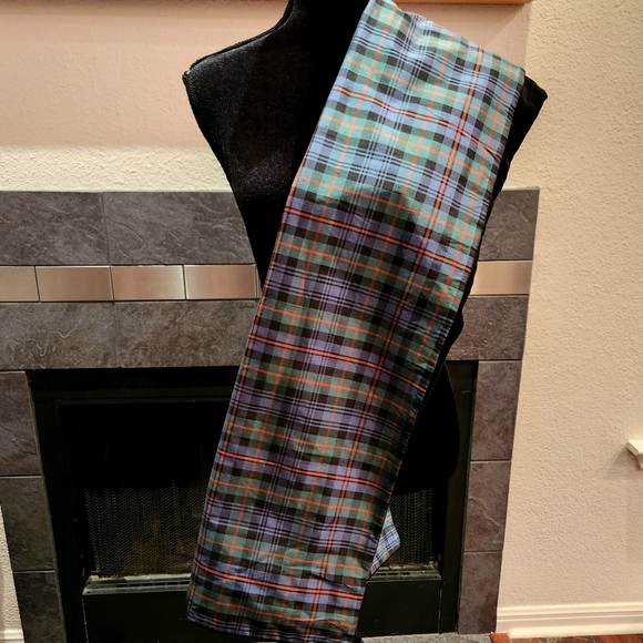 NEW Scottish Plaid Tartan 100% Silk & Velvet Wrap Shawl - Picture 3 of 7